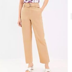 NWT LOFT Belted Straight Pants in Twill. Size 8.